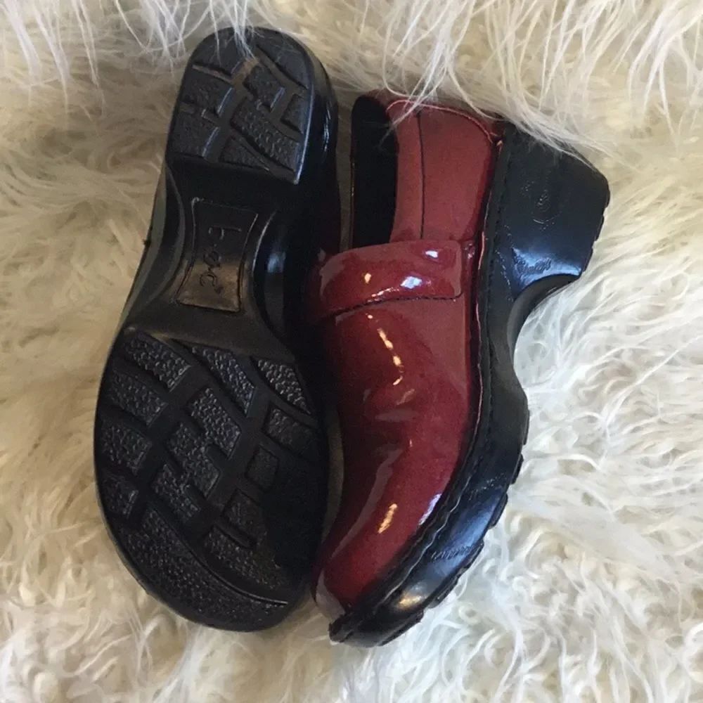 Deep red clog type shoes in size 6 NWOT - Picture 13 of 14